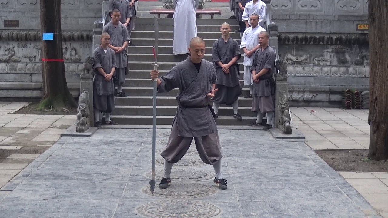 monaci che si allenano